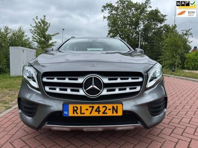 Grijs Gebruikt 2018 Mercedes GLA200 Business SUV | € 22.950 (Eerlijke prijs) - Afbeelding 1/4