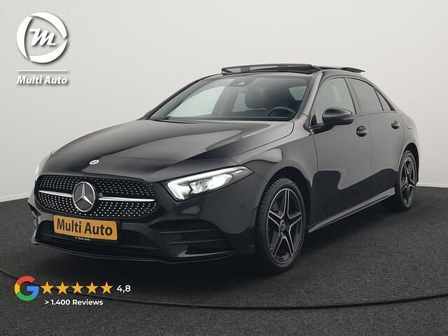 Zwart Occasion 2022 Mercedes A250 AMG line Sedan | € 29.840 (Goede deal) - Afbeelding 1/3