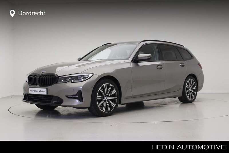 Grijs Gebruikt 2022 BMW 318 Sport Line Stationwagen | € 36.895 (Iets duurder) - Afbeelding 1/3