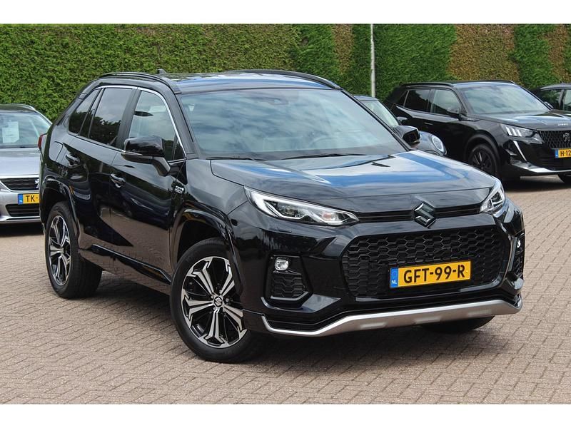 Zwart Gebruikt 2022 Suzuki Across Style SUV | € 36.999 (Eerlijke prijs) - Afbeelding 1/4