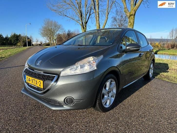 Grijs (metallic) Gebruikt 2012 Peugeot 208 Hatchback | € 3.250 (Goede deal) - Afbeelding 1/4