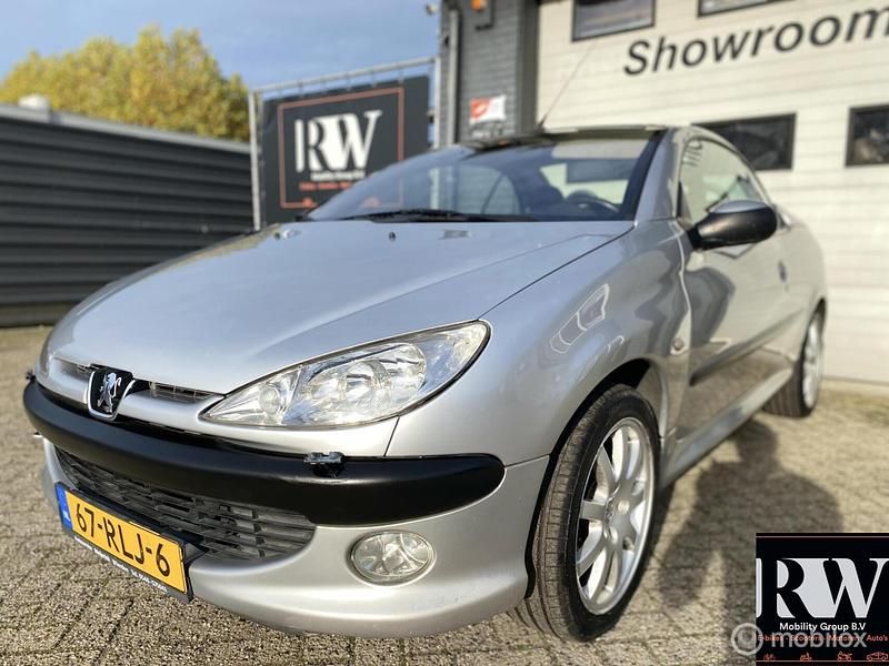 Grijs Gebruikt 2001 Peugeot 206 CC Cabriolet | € 2.195 (Iets duurder) - Afbeelding 1/4
