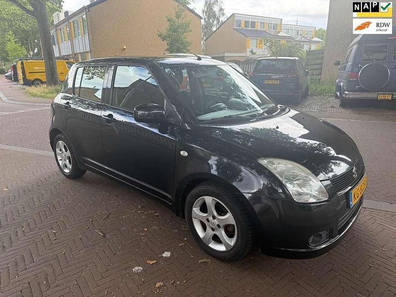 Zwart Gebruikt 2007 Suzuki Swift Hatchback | € 1.499 (Goede deal) - Afbeelding 1/4