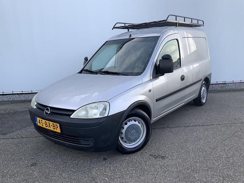 Zilver (metallic) Occasion 2006 Opel Combo Comfort Sedan | € 2.150 (Eerlijke prijs) - Afbeelding 1/4