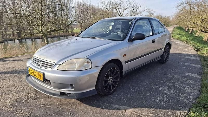 Zilver Occasion 2001 Honda Civic S Hatchback | € 1.999 (Goede deal) - Afbeelding 1/4