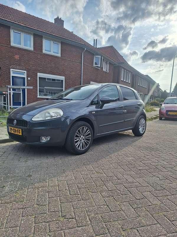 Grijs Gebruikt 2007 Fiat Punto Dynamic Hatchback | € 1.750 (Eerlijke prijs) - Afbeelding 1/4