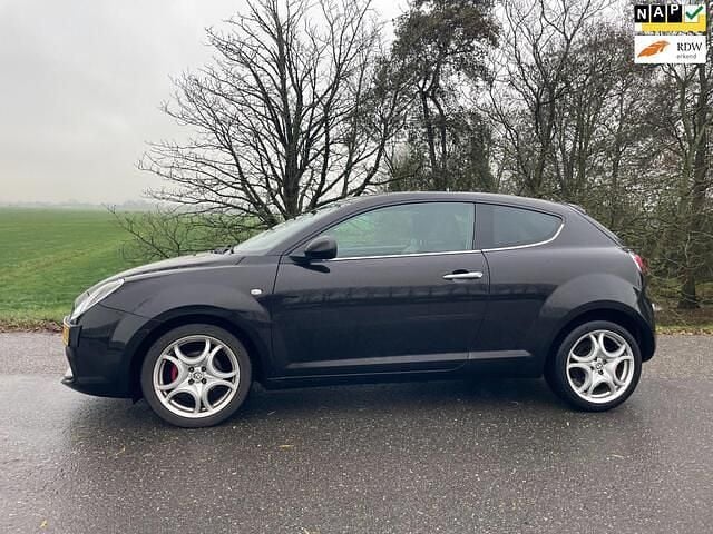 Zwart Gebruikt 2015 Alfa Romeo MiTo Distinctive Hatchback | € 6.250 (Eerlijke prijs) - Afbeelding 1/4