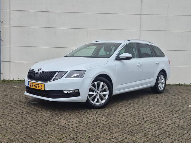 Wit Gebruikt 2019 Skoda Octavia Stationwagen | € 5.950 (Goede deal) - Afbeelding 1/4
