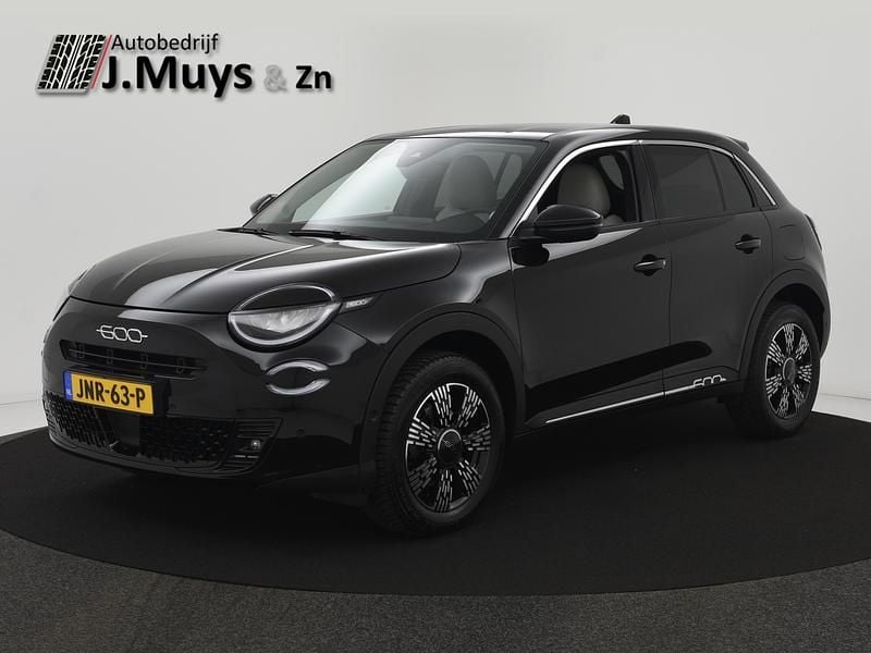 Zwart Gebruikt 2024 Fiat 600 Urban SUV | € 24.885 (Goede deal) - Afbeelding 1/4