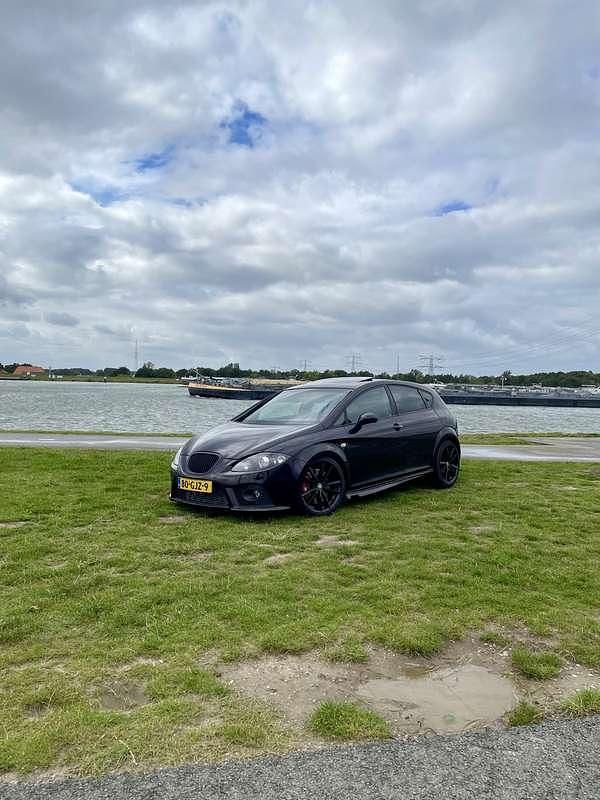 Zwart Gebruikt 2008 Cupra Leon MPV | € 9.450 (Duur) - Afbeelding 1/4