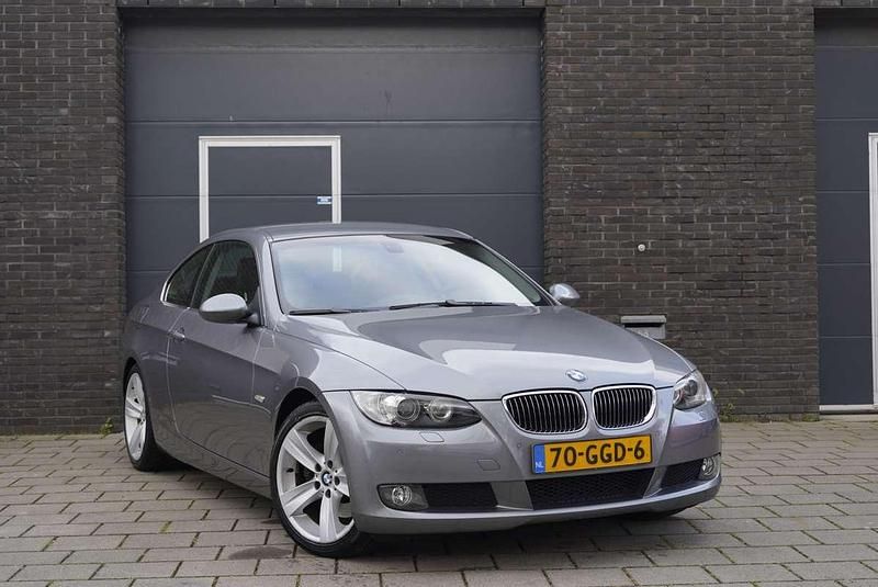 Grijs Gebruikt 2008 BMW 325 Executive Coupé | € 14.950 (Duur) - Afbeelding 1/4