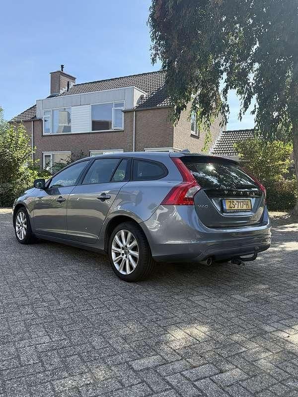 Grijs Gebruikt 2017 Volvo V60 Momentum Stationwagen | € 7.999 (Super prijs) - Afbeelding 1/4