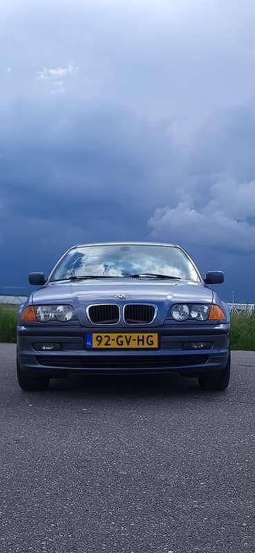 Blauw Gebruikt 2001 BMW 316 Executive Sedan | € 2.250 (Eerlijke prijs) - Afbeelding 1/4