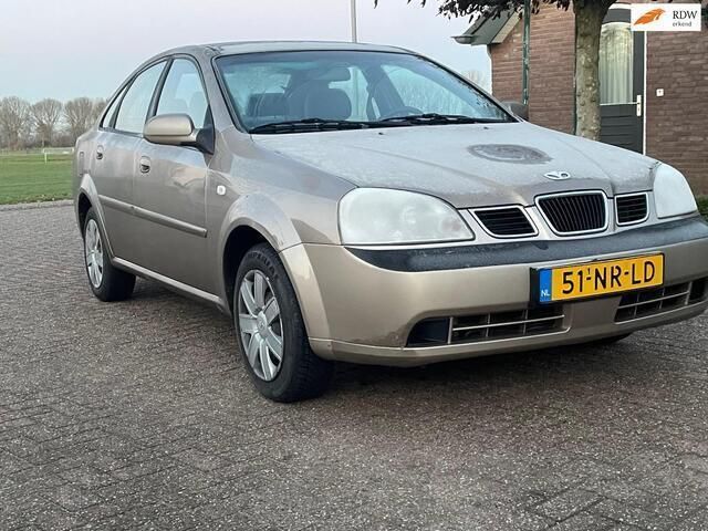 Beige Gebruikt 2004 Chevrolet Nubira Sedan | € 975 (Eerlijke prijs) - Afbeelding 1/4