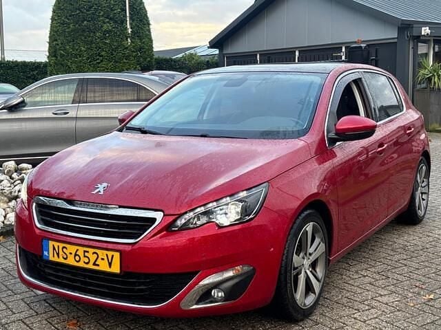 Rood Gebruikt 2017 Peugeot 308 Hatchback | € 6.950 (Goede deal) - Afbeelding 1/4