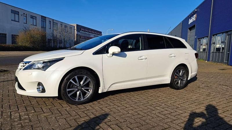 Wit Gebruikt 2013 Toyota Avensis Stationwagen | € 10.300 (Eerlijke prijs) - Afbeelding 1/4