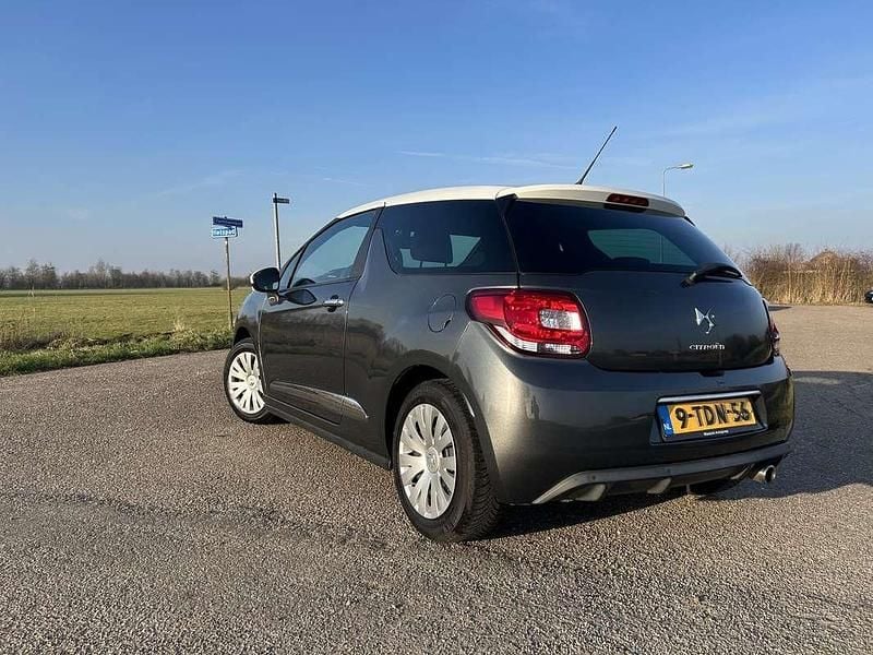 Grijs Occasion 2014 Citroën DS3 So Chic Sedan | € 6.750 (Eerlijke prijs) - Afbeelding 1/4