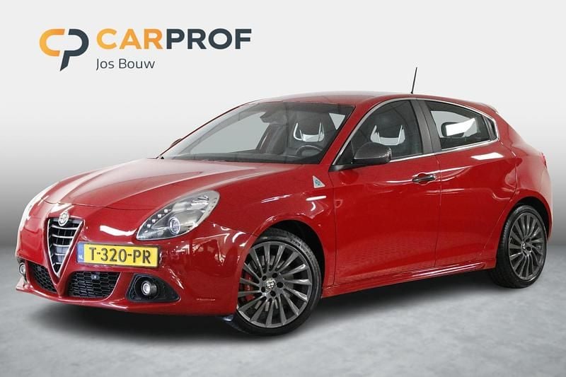 Rood Gebruikt 2015 Alfa Romeo Giulietta Quadrifoglio Verde Hatchback | € 19.890 (Eerlijke prijs) - Afbeelding 1/4