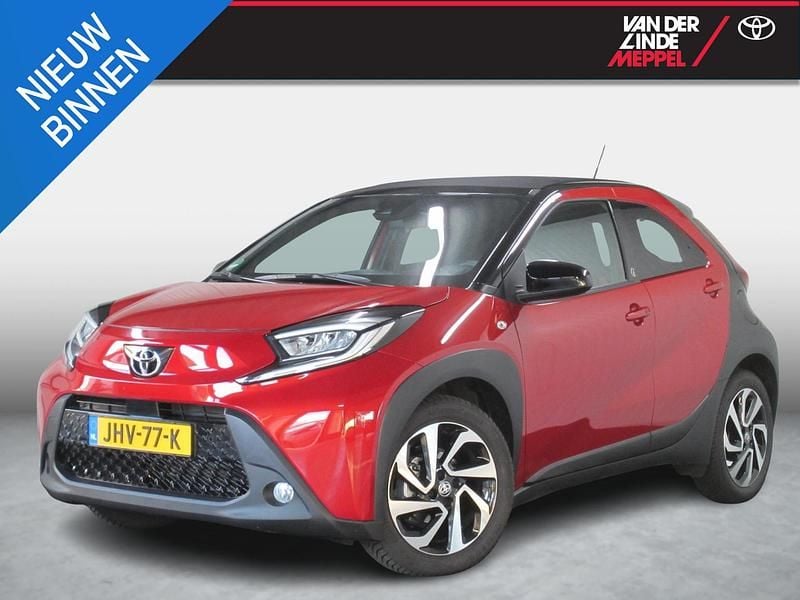 Rood Gebruikt 2024 Toyota Aygo X Pulse SUV | € 22.450 - Afbeelding 1/4