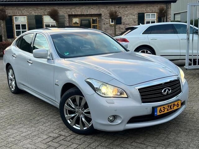 Grijs Gebruikt 2011 Infiniti M35h Premium Sedan | € 10.950 - Afbeelding 1/4