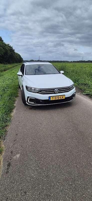 Wit Gebruikt 2020 VW Passat GTE Stationwagen | € 22.950 (Eerlijke prijs) - Afbeelding 1/4