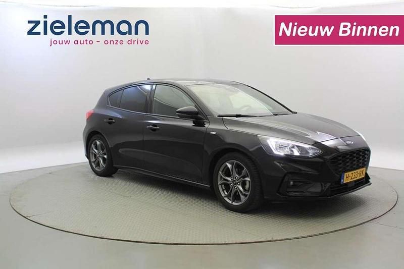 Zwart Gebruikt 2020 Ford Focus Business Edition Hatchback | € 13.845 (Eerlijke prijs) - Afbeelding 1/4