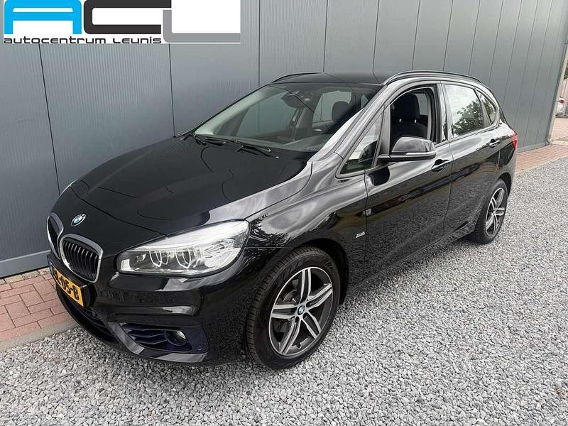 Zwart, metallic lak Gebruikt 2016 BMW 218 Active Tourer MPV | € 14.900 (Eerlijke prijs) - Afbeelding 1/4