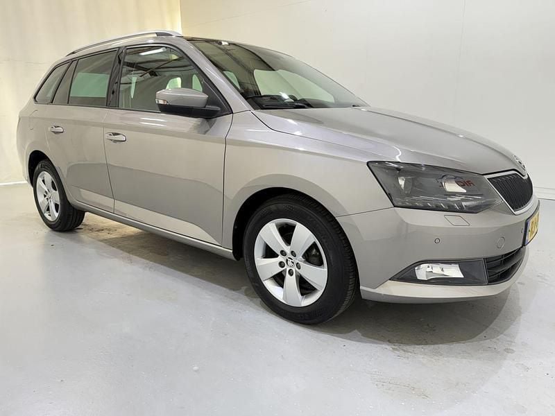 Grijs Gebruikt 2018 Skoda Fabia Style Stationwagen | € 5.500 (Super prijs) - Afbeelding 1/4