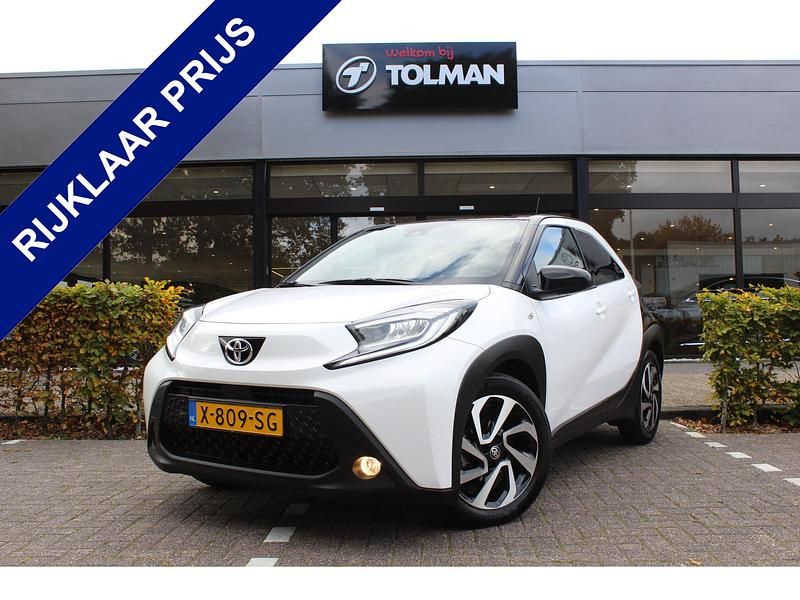 Wit Gebruikt 2024 Toyota Aygo X Pulse SUV | € 18.950 - Afbeelding 1/4