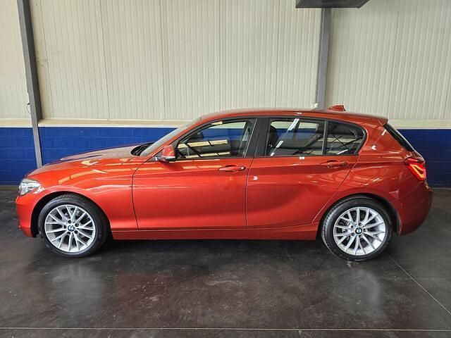 Occasion BMW 120 Executive 184 PK (135 kW) 2019 Oranje Hatchback