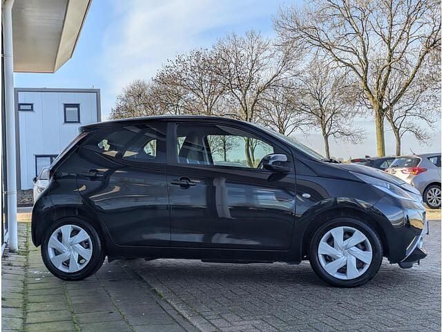 Occasion Toyota Aygo X-play 69 PK (50 kW) 2016 Zwart Hatchback