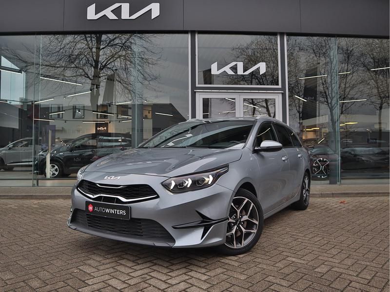 Zilver Gebruikt 2022 Kia Ceed Hatchback | € 24.945 (Eerlijke prijs) - Afbeelding 1/4