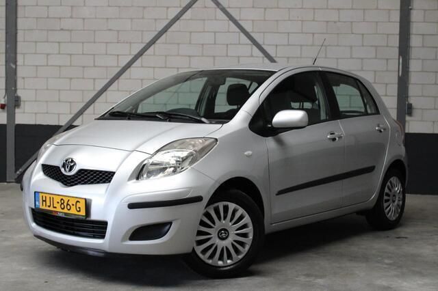 Occasion Toyota Yaris Cool 69 PK (50 kW) 2011 Grijs Hatchback