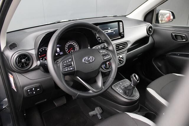 Occasion Hyundai i10 Comfort 67 PK (49 kW) 2023 Grijs (metallic) Hatchback