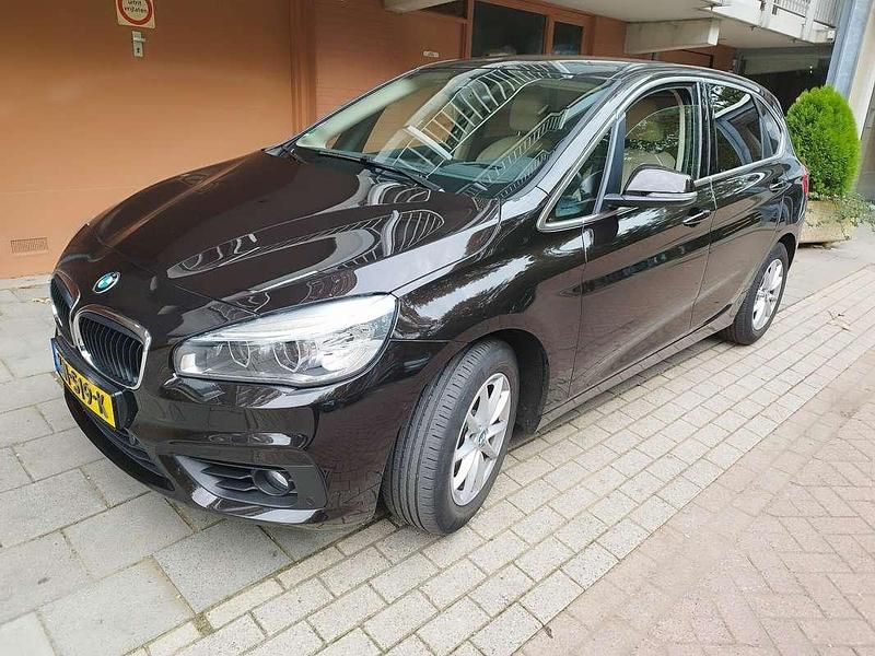 Bruin Gebruikt 2016 BMW 218 Executive MPV | € 16.750 (Goede deal) - Afbeelding 1/4