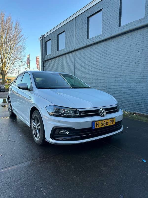 Gebruikt 2020 VW Polo R-line Sedan | € 18.750 (Eerlijke prijs) - Afbeelding 1/4
