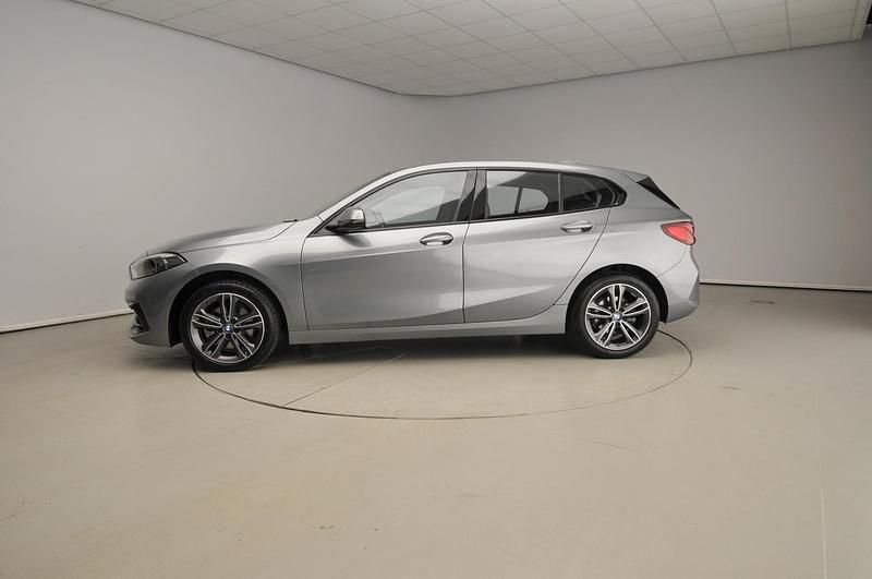 Occasion BMW 118 Executive 136 PK (100 kW) 2022 Grijs Hatchback