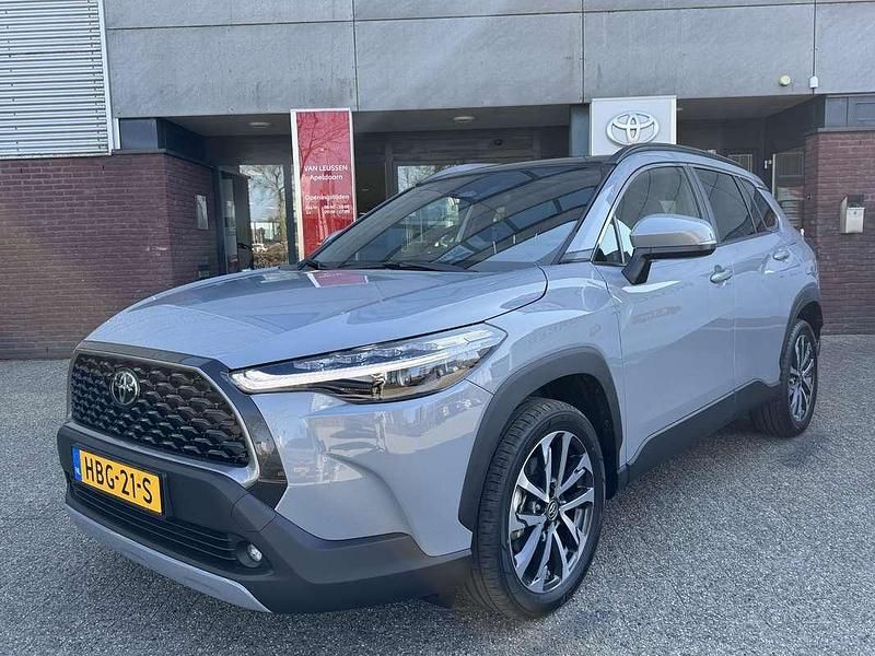 Grijs Occasion 2025 Toyota Corolla Cross Style SUV | € 37.400 (Eerlijke prijs) - Afbeelding 1/4