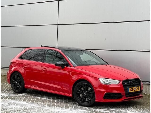 Rood Occasion 2015 Audi A3 Sportback Hatchback | € 15.950 (Super prijs) - Afbeelding 1/4