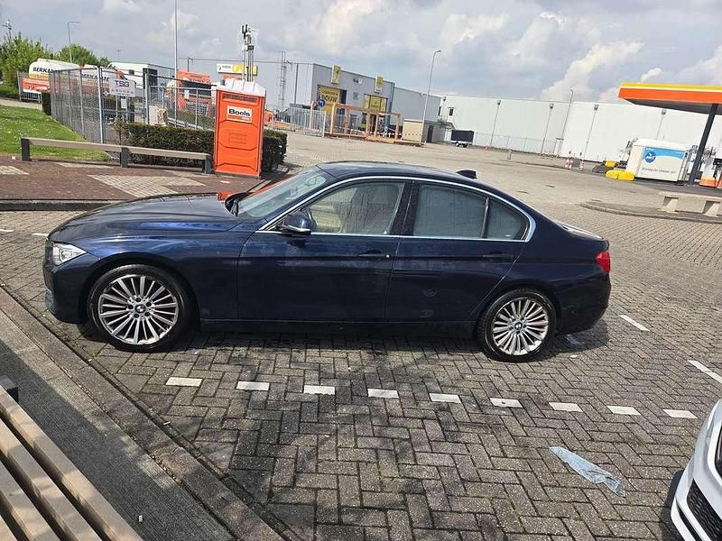 Blauw Gebruikt 2013 BMW 320 Sedan | € 6.000 (Goede deal) - Afbeelding 1/2