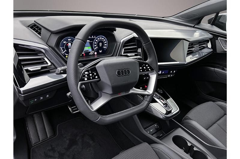 Nieuw Audi Q4 Sportback e-tron Competition 164 kW (224 PK) 2025 Mythoszwart metallic SUV