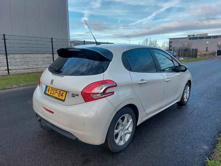 Occasion Peugeot 208 Style 81 PK (59 kW) 2015 Wit Hatchback