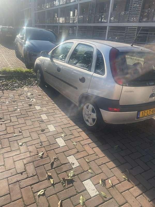 Grijs Gebruikt 2003 Opel Corsa Njoy Hatchback | € 900 (Eerlijke prijs) - Afbeelding 1/4