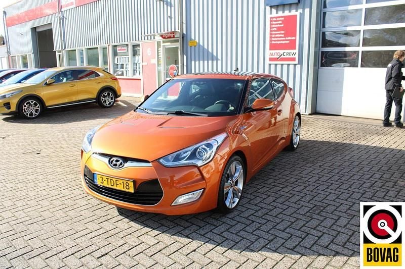 Rood Occasion 2013 Hyundai Veloster Hatchback | € 9.900 (Eerlijke prijs) - Afbeelding 1/4