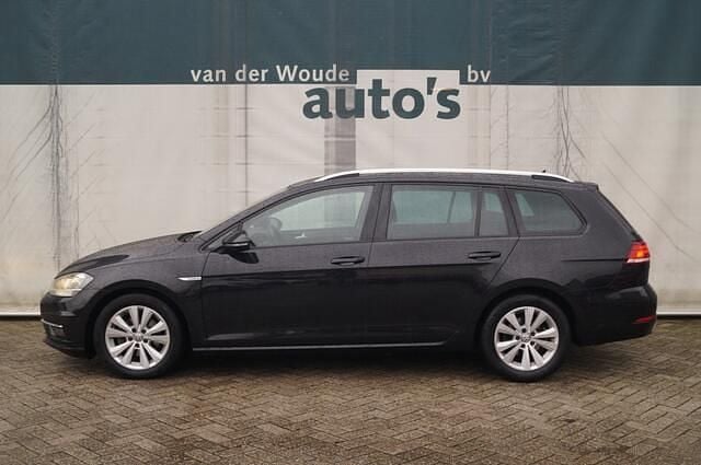 Zwart Gebruikt 2020 VW Golf VIII Comfortline Stationwagen | € 13.900 (Super prijs) - Afbeelding 1/3