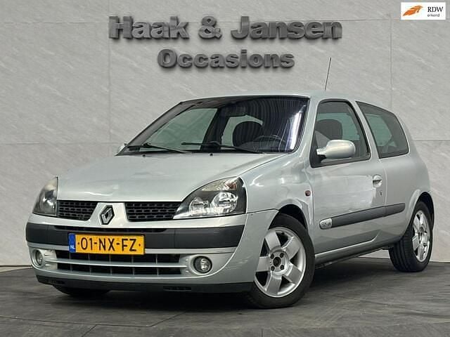 Grijs Gebruikt 2004 Renault Clio II Dynamique Hatchback | € 995 (Eerlijke prijs) - Afbeelding 1/4