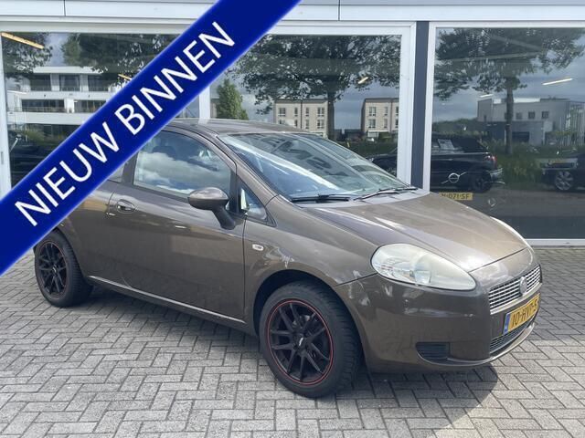 Bruin Gebruikt 2009 Fiat Grande Punto Lusso Hatchback | € 1.750 (Iets duurder) - Afbeelding 1/4