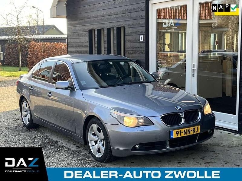 Grijs (metallic) Occasion 2004 BMW 530 Executive Sedan | € 4.945 (Super prijs) - Afbeelding 1/3