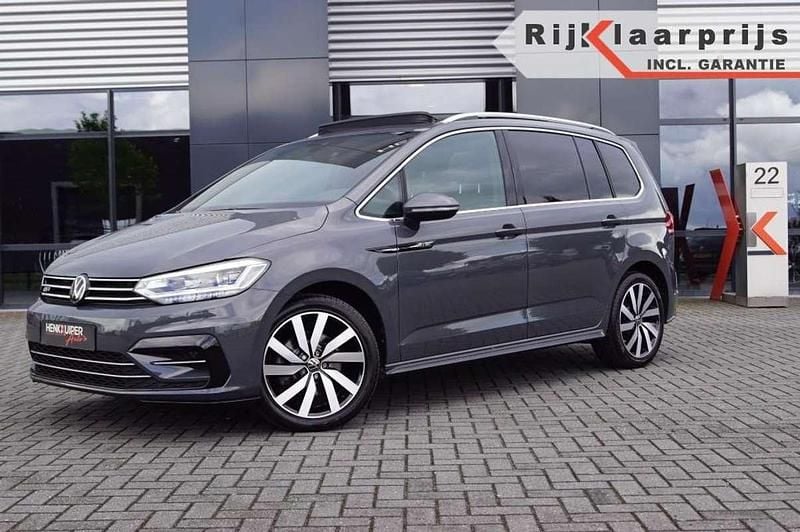 Grijs Gebruikt 2024 VW Touran R-line MPV | € 48.250 - Afbeelding 1/4