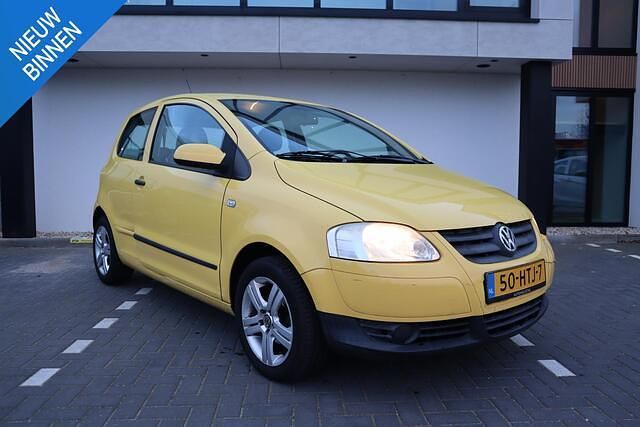 Geel Occasion 2009 VW Fox Trendline Hatchback | € 950 (Super prijs) - Afbeelding 1/4